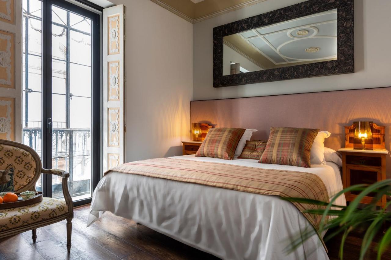 Pajaro Rebelde Bed & Breakfast เซบีญา ภายนอก รูปภาพ