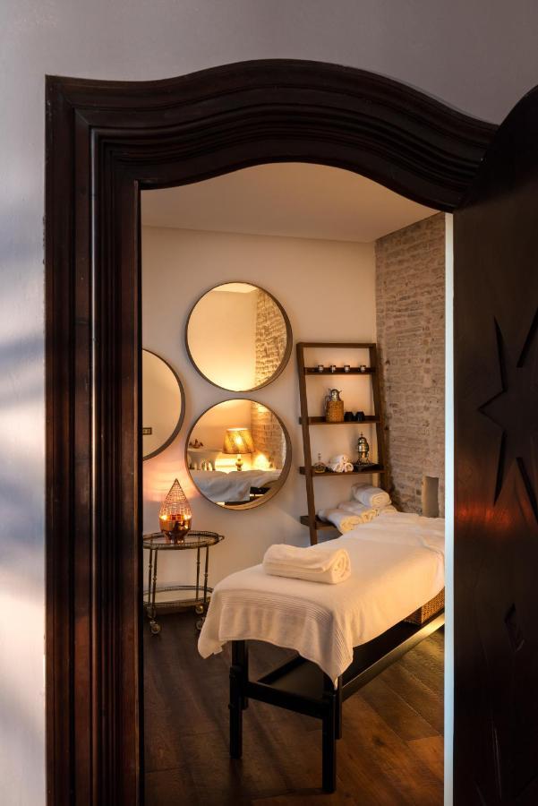 Pajaro Rebelde Bed & Breakfast เซบีญา ภายนอก รูปภาพ