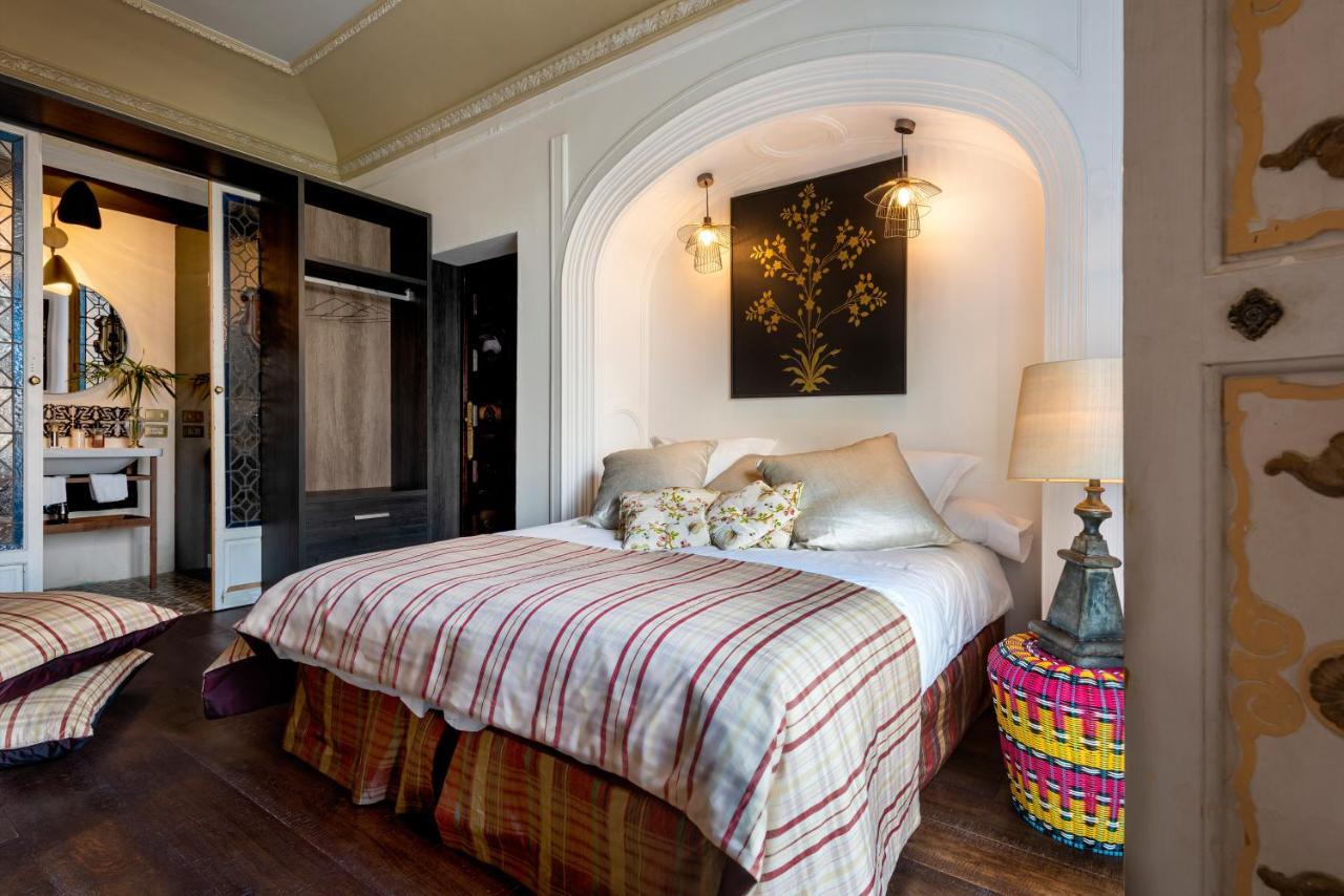 Pajaro Rebelde Bed & Breakfast เซบีญา ภายนอก รูปภาพ