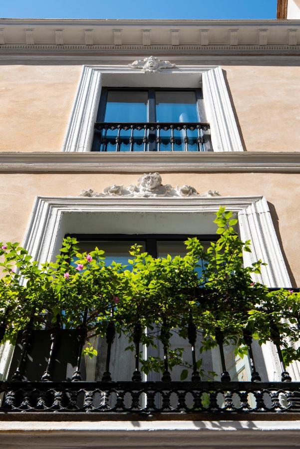 Pajaro Rebelde Bed & Breakfast เซบีญา ภายนอก รูปภาพ
